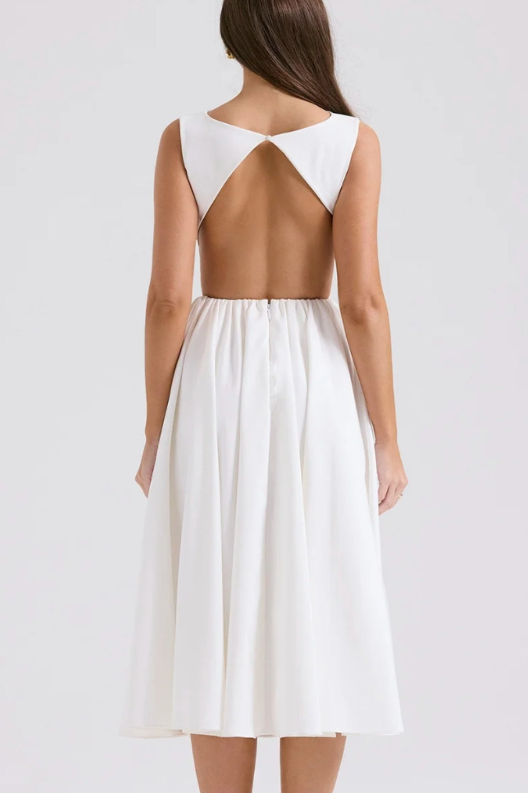 Sofia | Weißes Midikleid mit offenem Rücken | Ausgestellter Rock | Minimalistische Eleganz